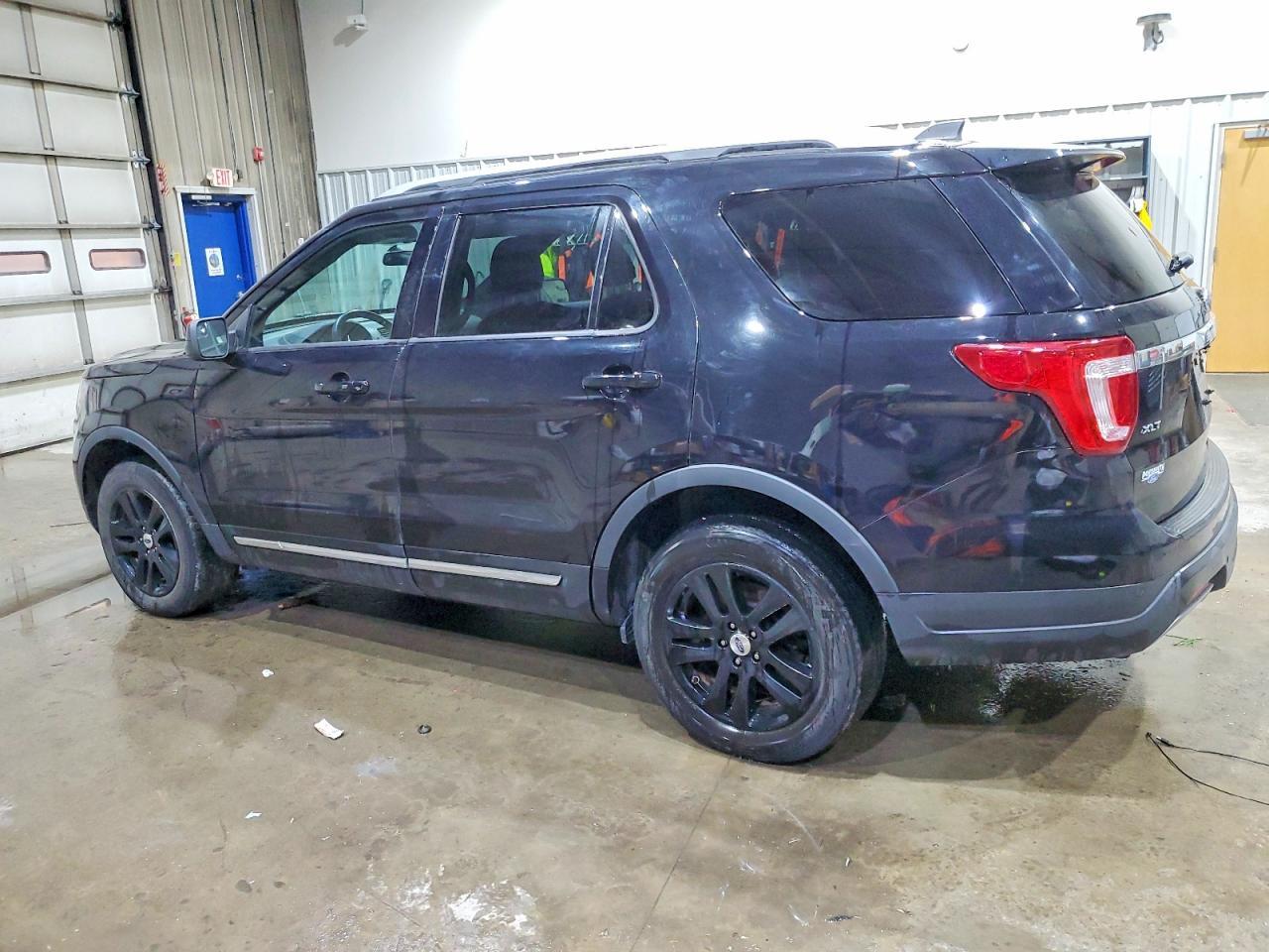 2019 Ford Explorer Xlt - Фото 2