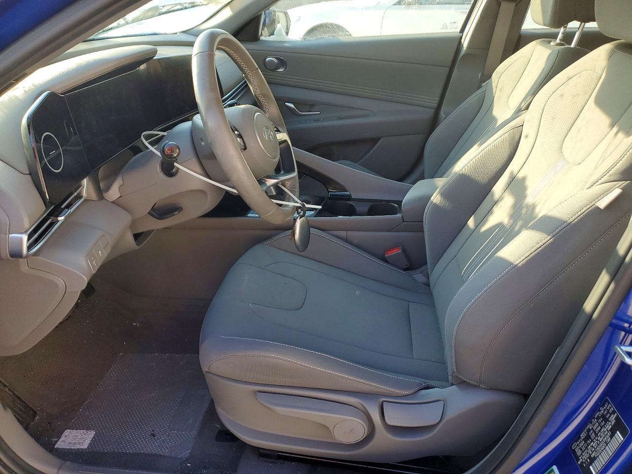 2025 Hyundai Elantra Sel - Image 7