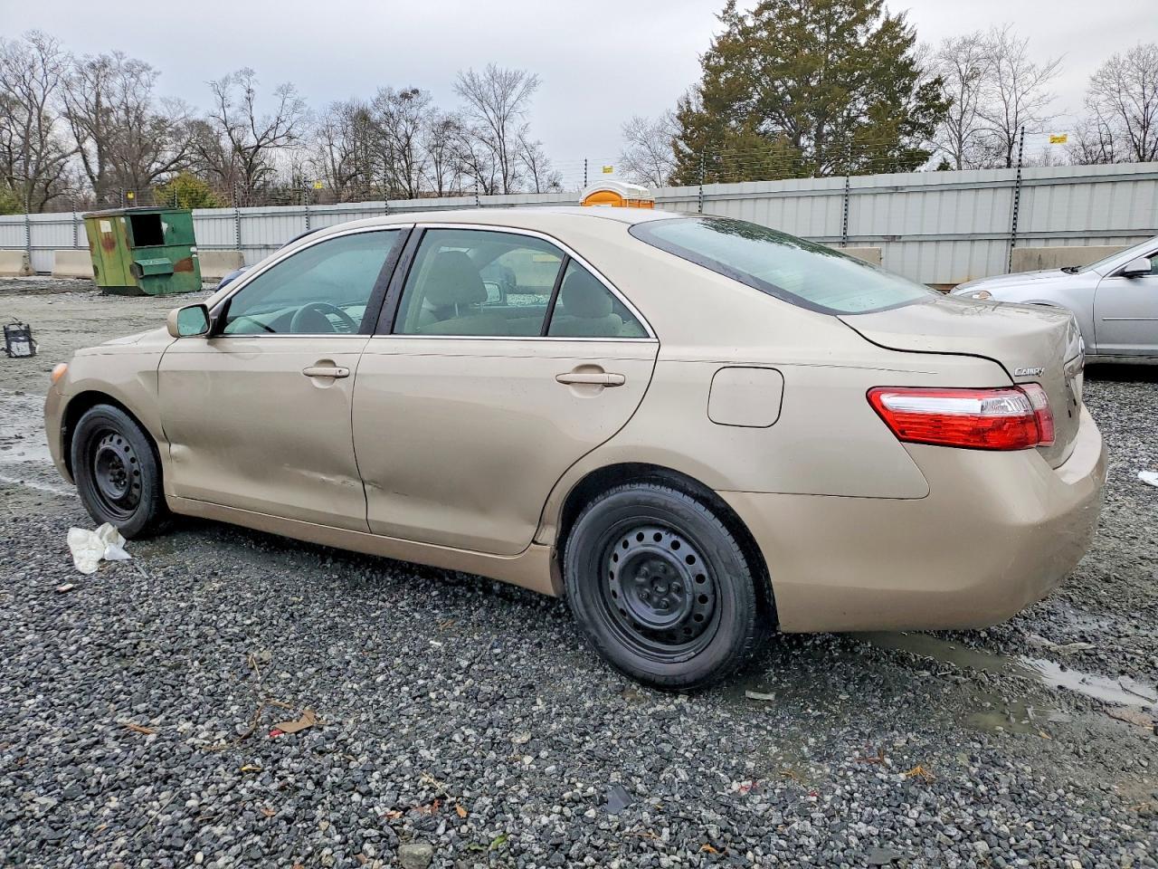 2009 Toyota Camry Le - Фото 2