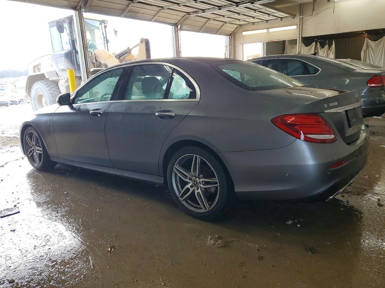 2019 Mercedes-Benz E 300D - Фото 2