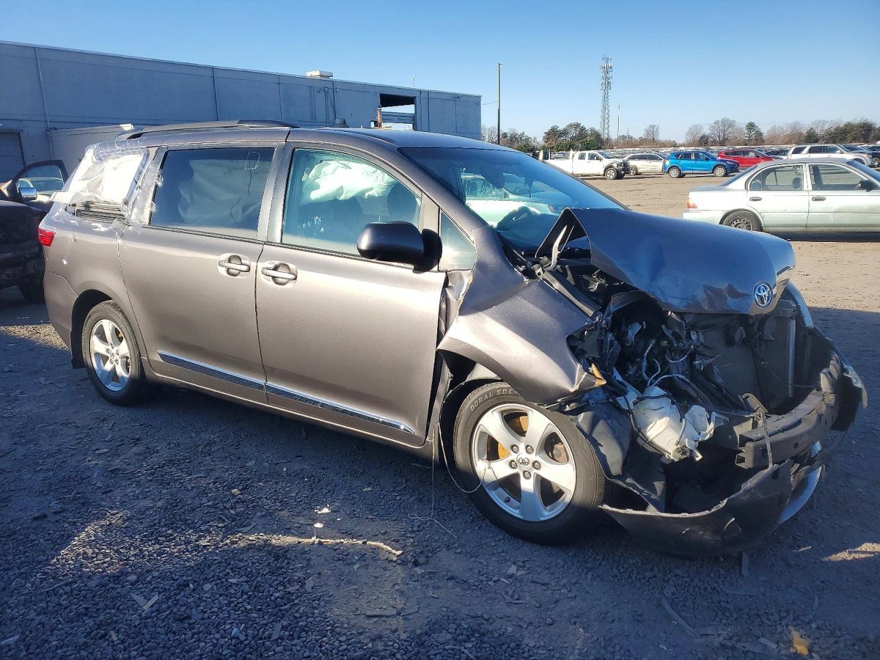 2017 Toyota Sienna Le - Фото 4
