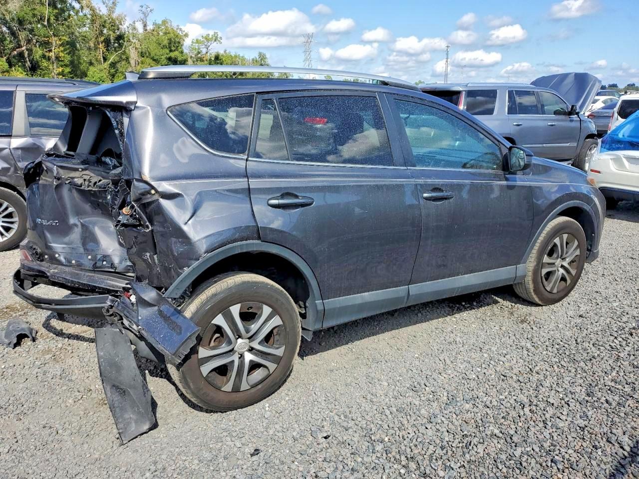 2016 Toyota Rav4 Le - Image 3