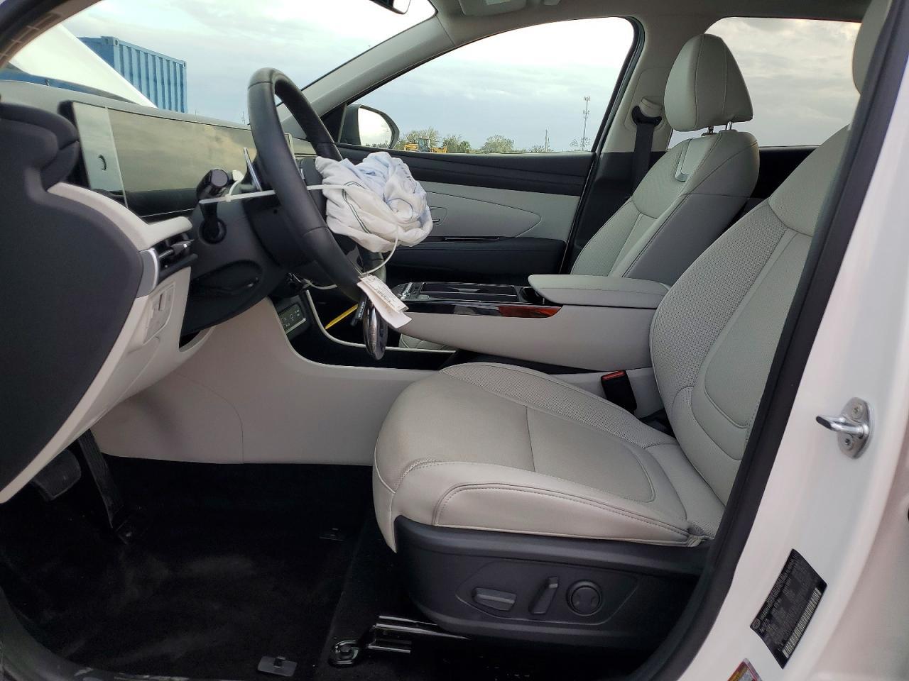 2025 Hyundai Tucson Limited - Image 7