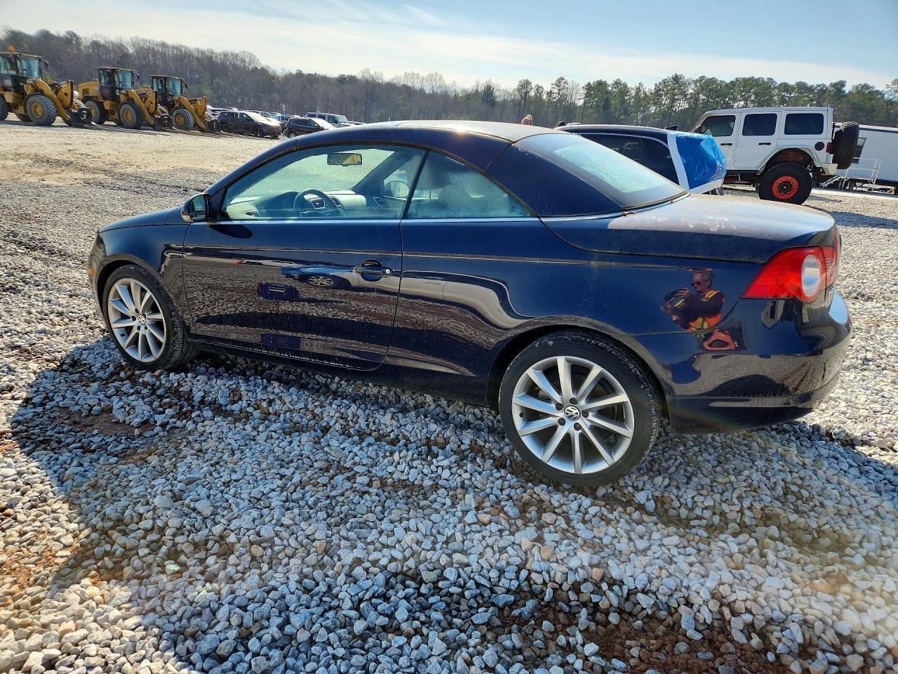 2007 Volkswagen Eos 2.0T Sport - Image 2