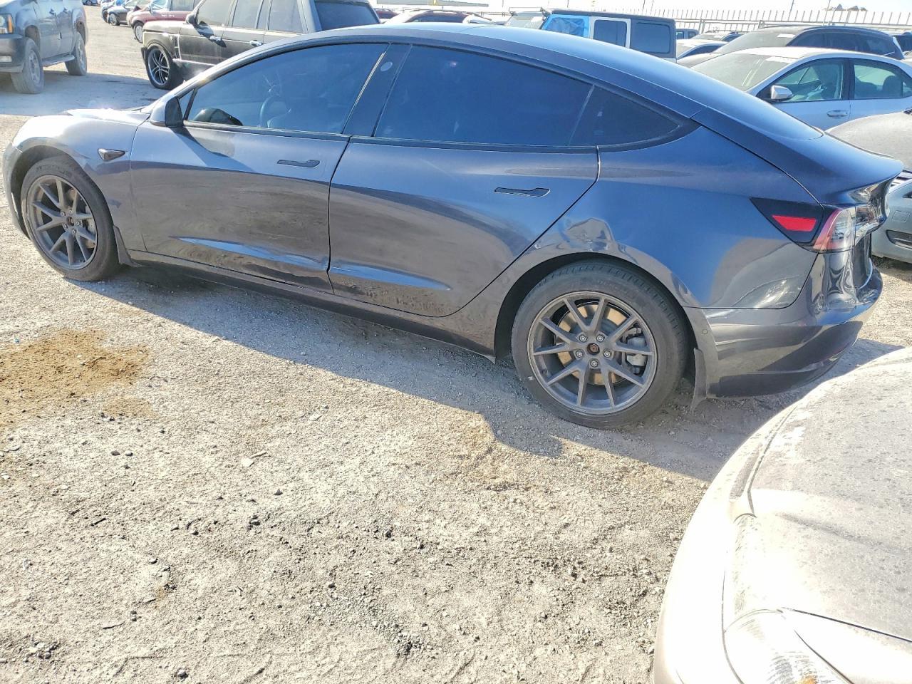 2022 Tesla Model 3 - Фото 2