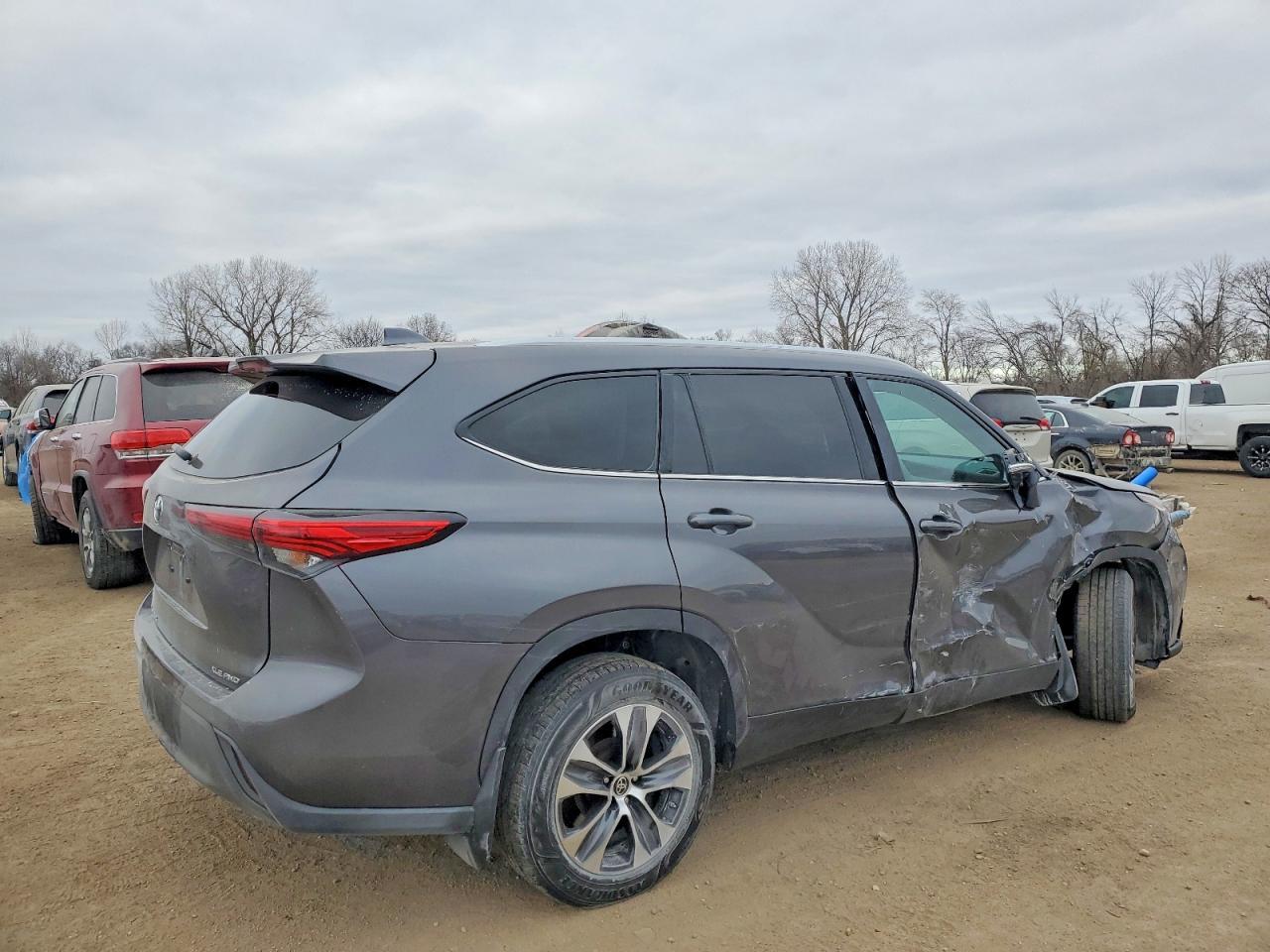 2022 Toyota Highlander Xle - Фото 3