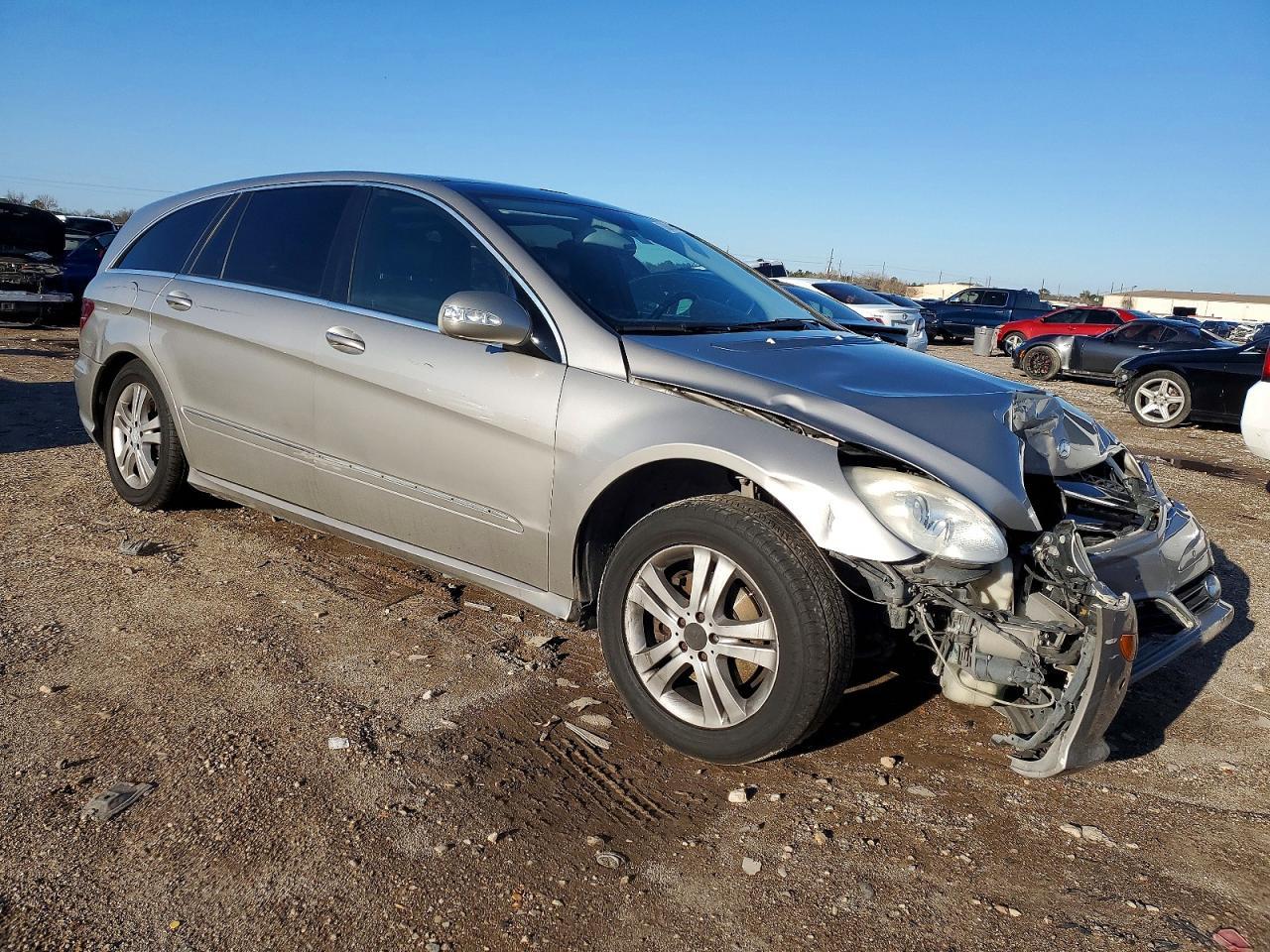 2009 Mercedes-Benz R 350 4Matic - Image 4