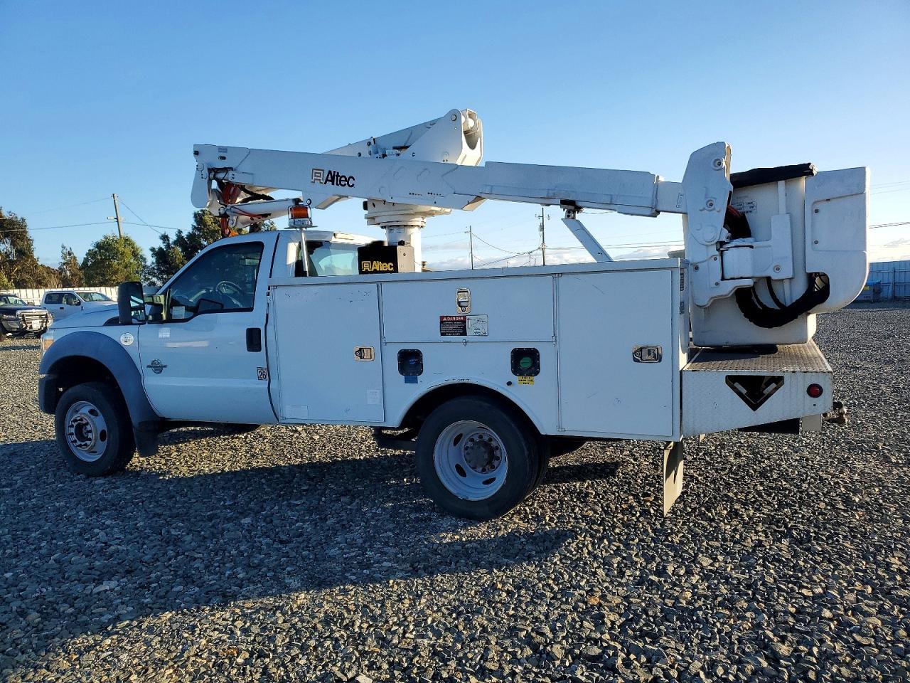 2011 Ford F550 Super Duty - Фото 2