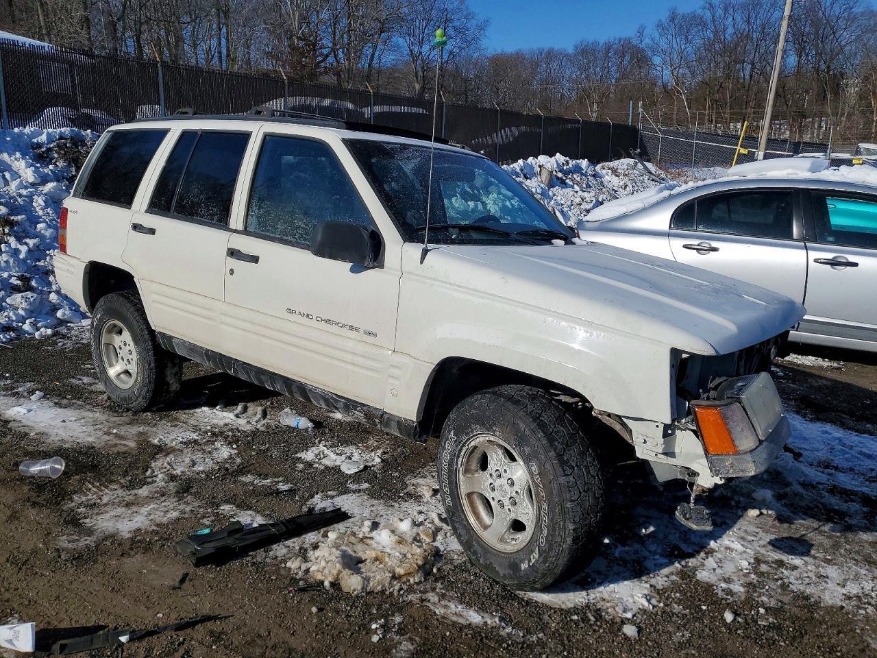 1998 Jeep Grand Cherokee Laredo - Image 4