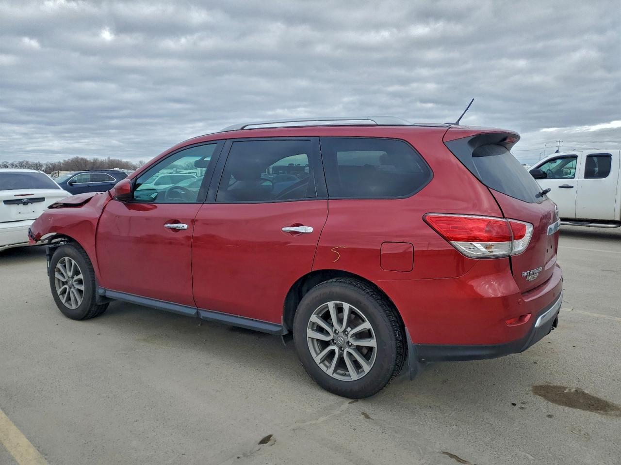 2016 Nissan Pathfinder S - Фото 2