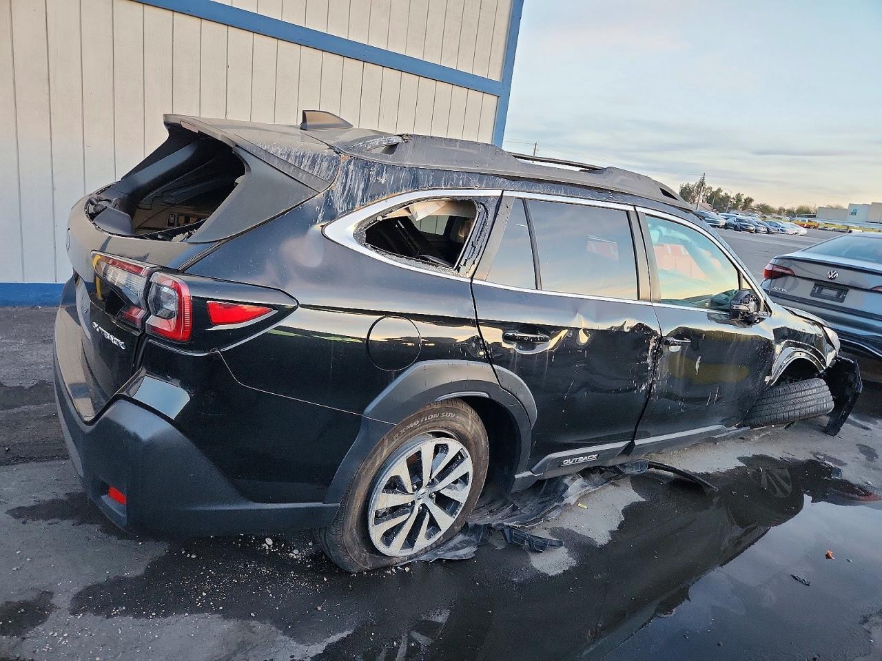 2023 Subaru Outback Premium - Image 3