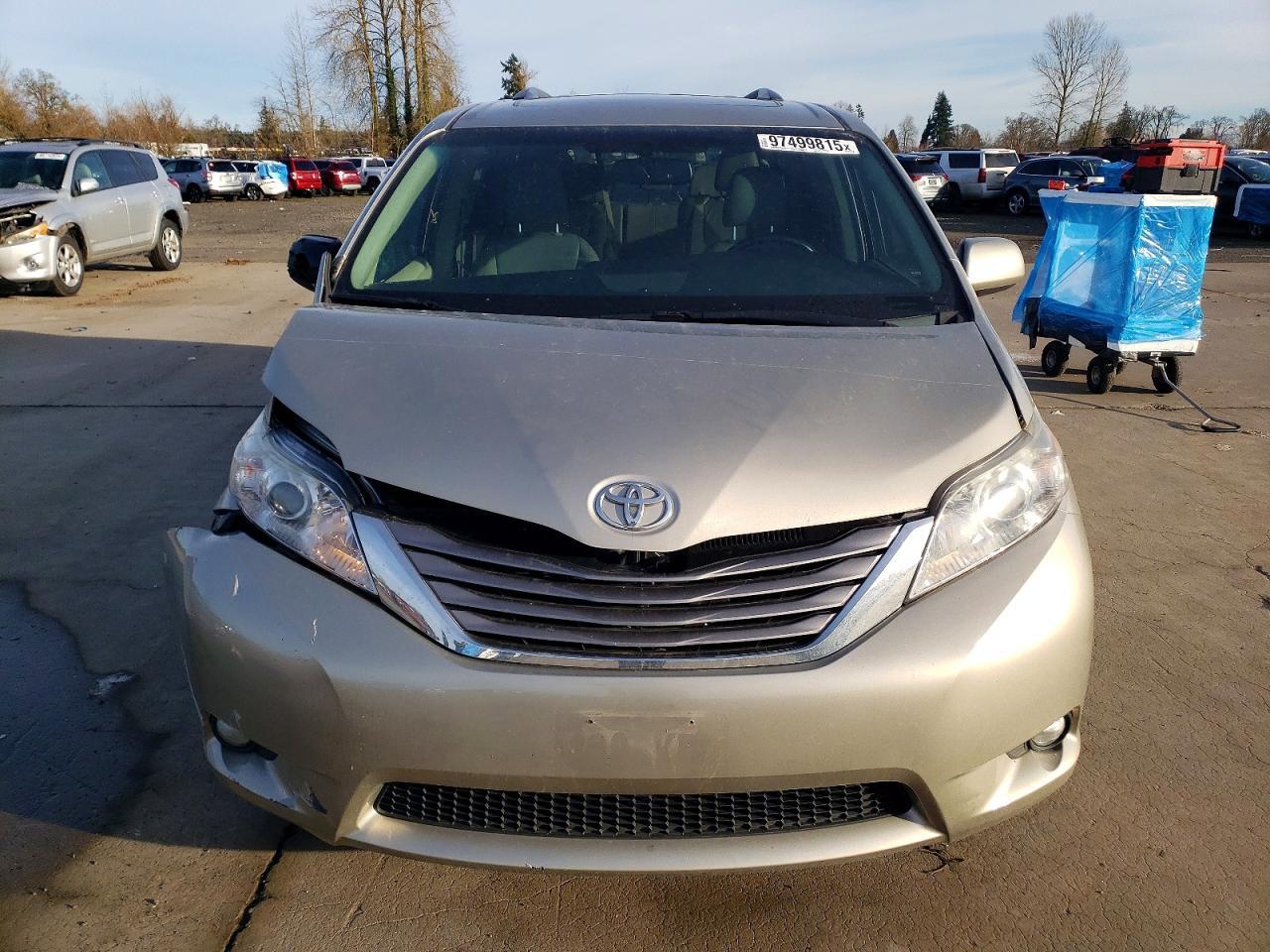 2015 Toyota Sienna Xle - Image 5