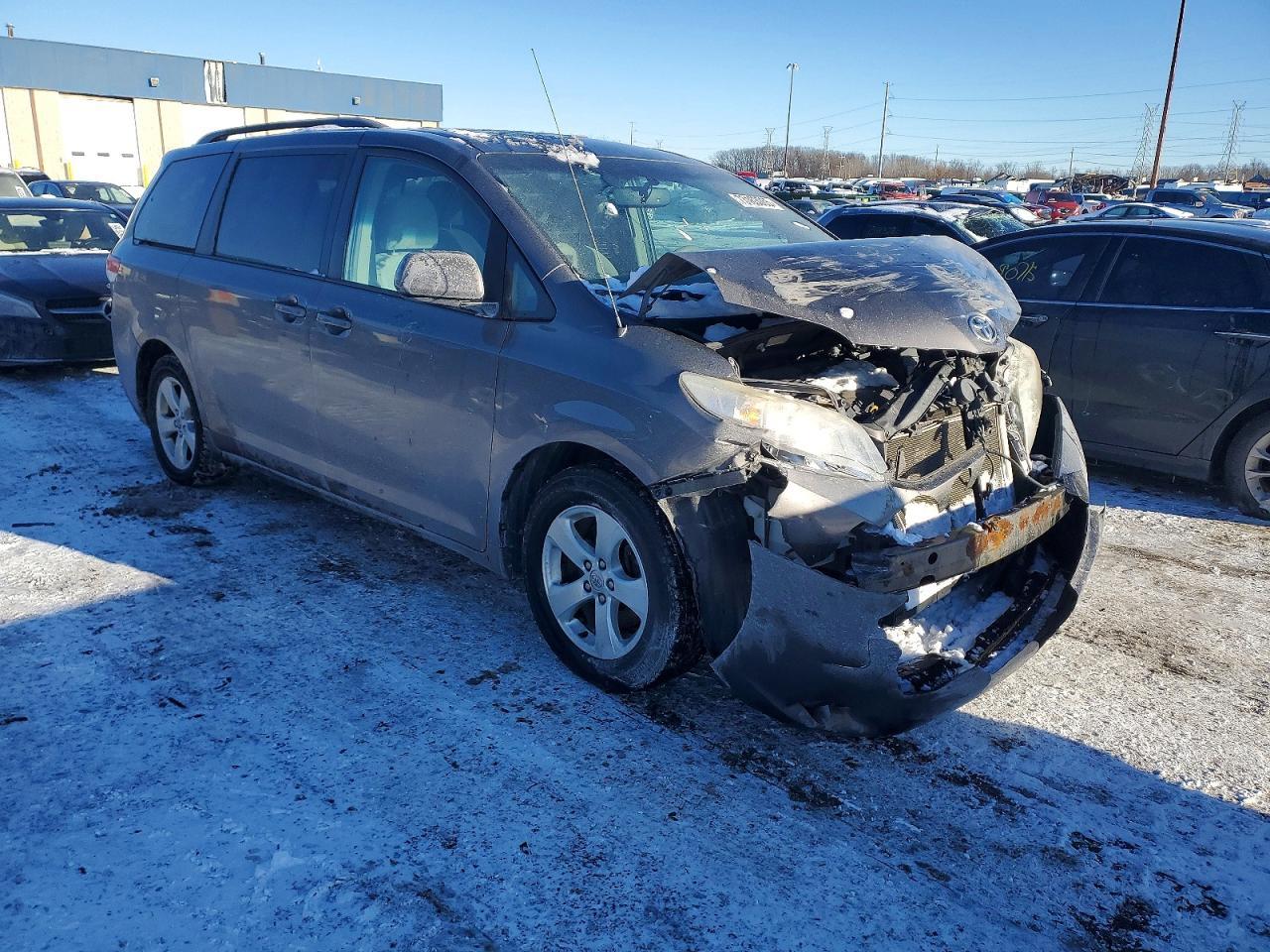 2013 Toyota Sienna Le - Фото 4