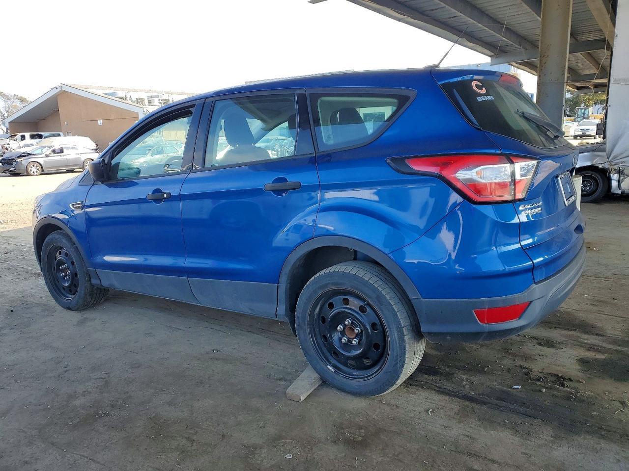2018 Ford Escape S - Фото 2