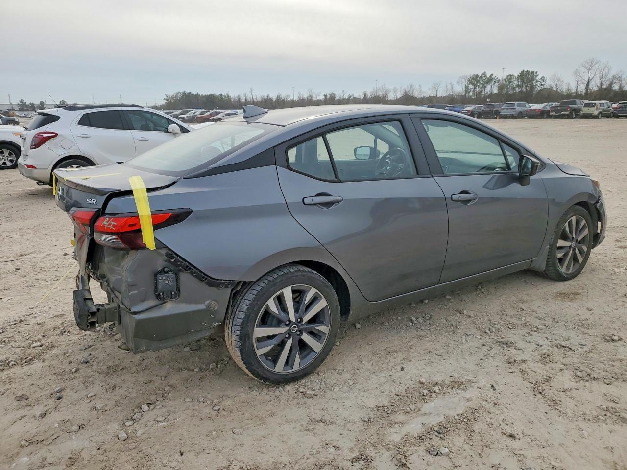2021 Nissan Versa Sr - Фото 3
