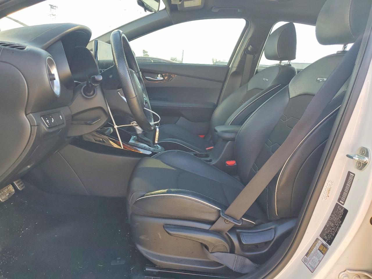 2022 Kia Forte Gt Line - Фото 7