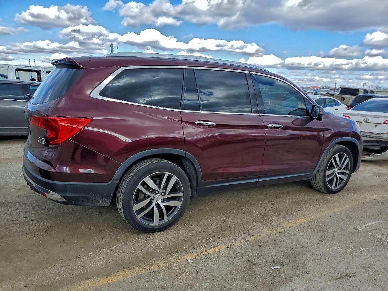 2017 Honda Pilot Touring - Image 3