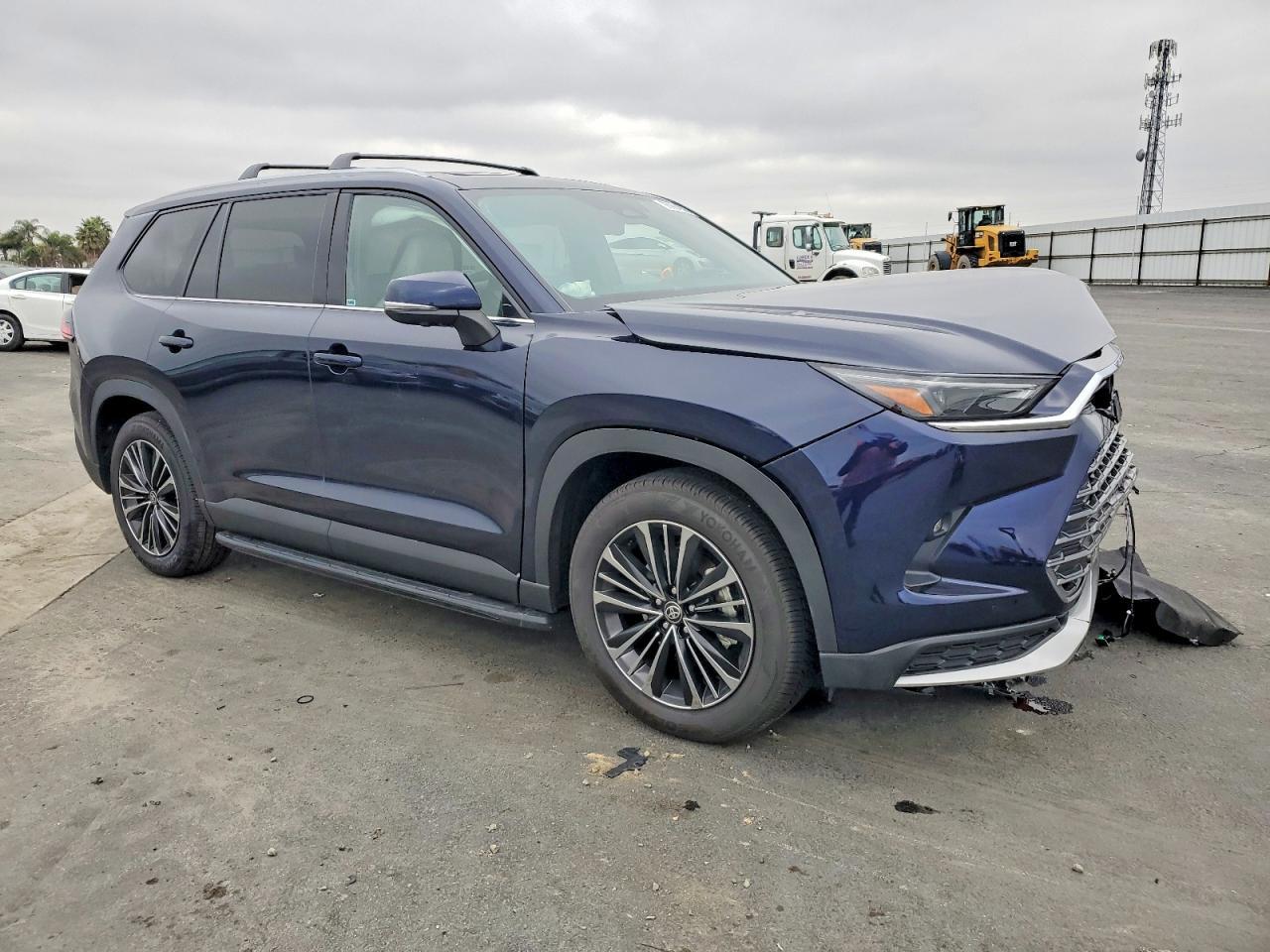 2025 Toyota Grand Highlander Limited - Image 4
