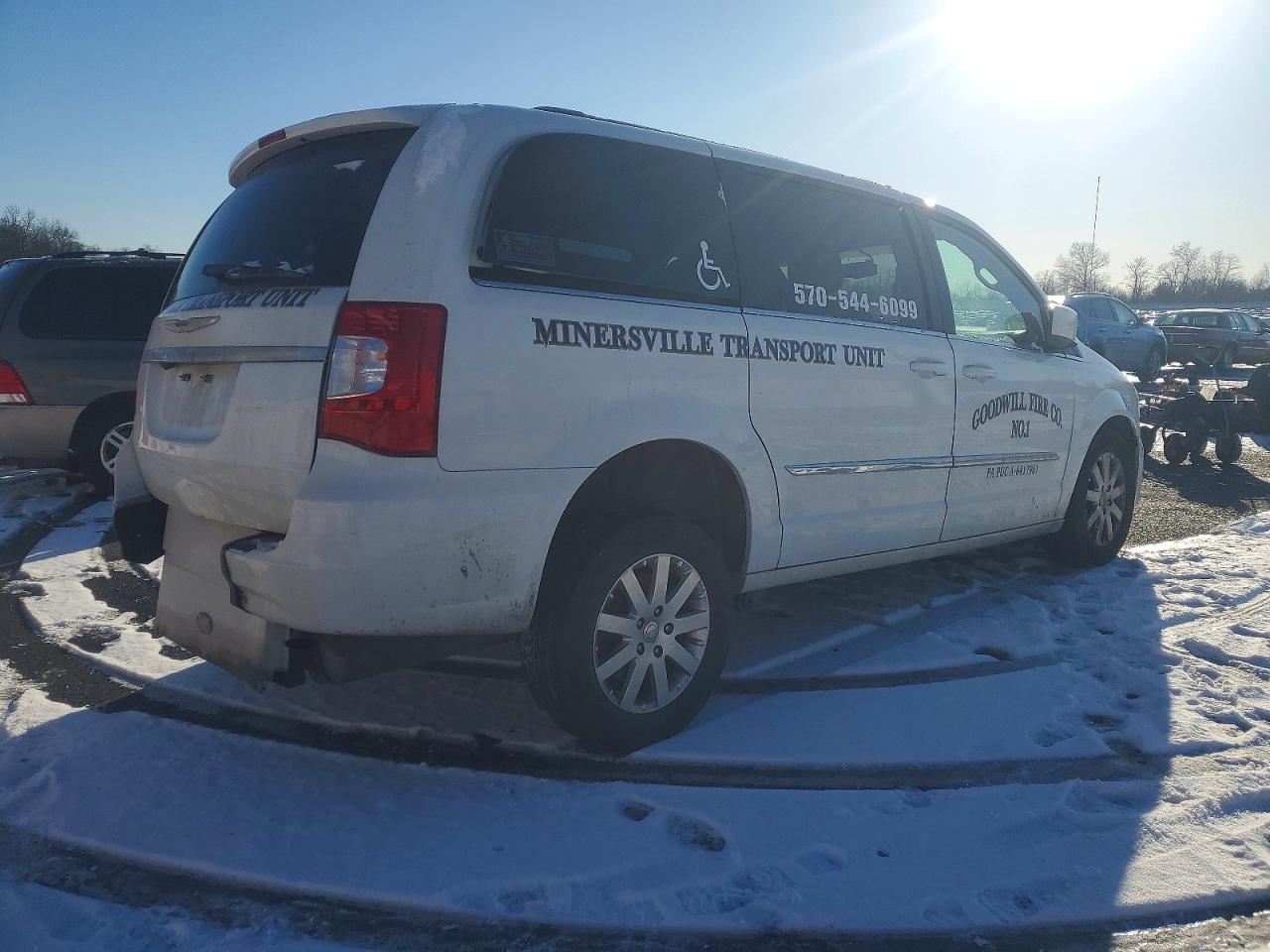 2015 Chrysler Town & Country Touring - Фото 3