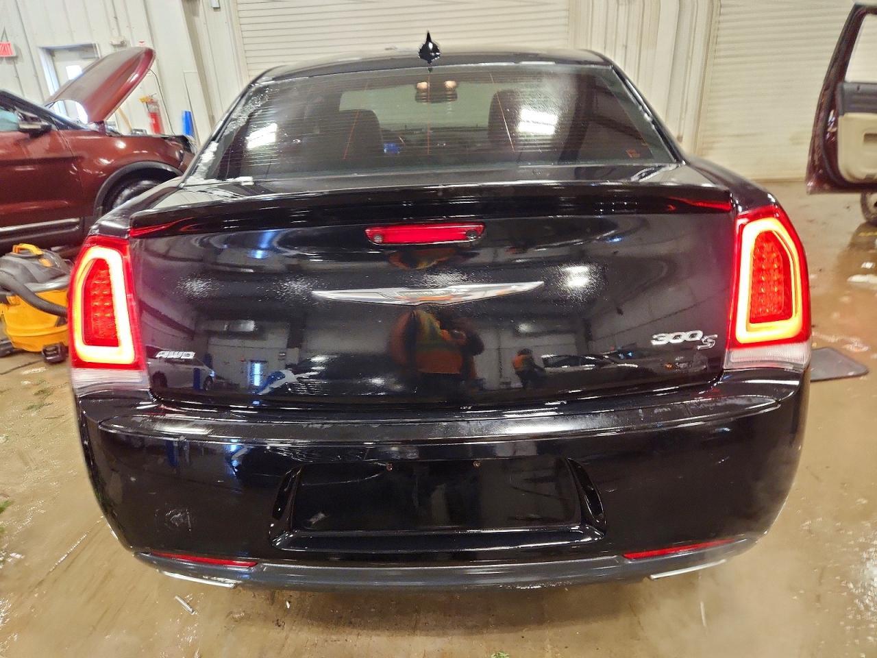 2017 Chrysler 300 S - Image 6