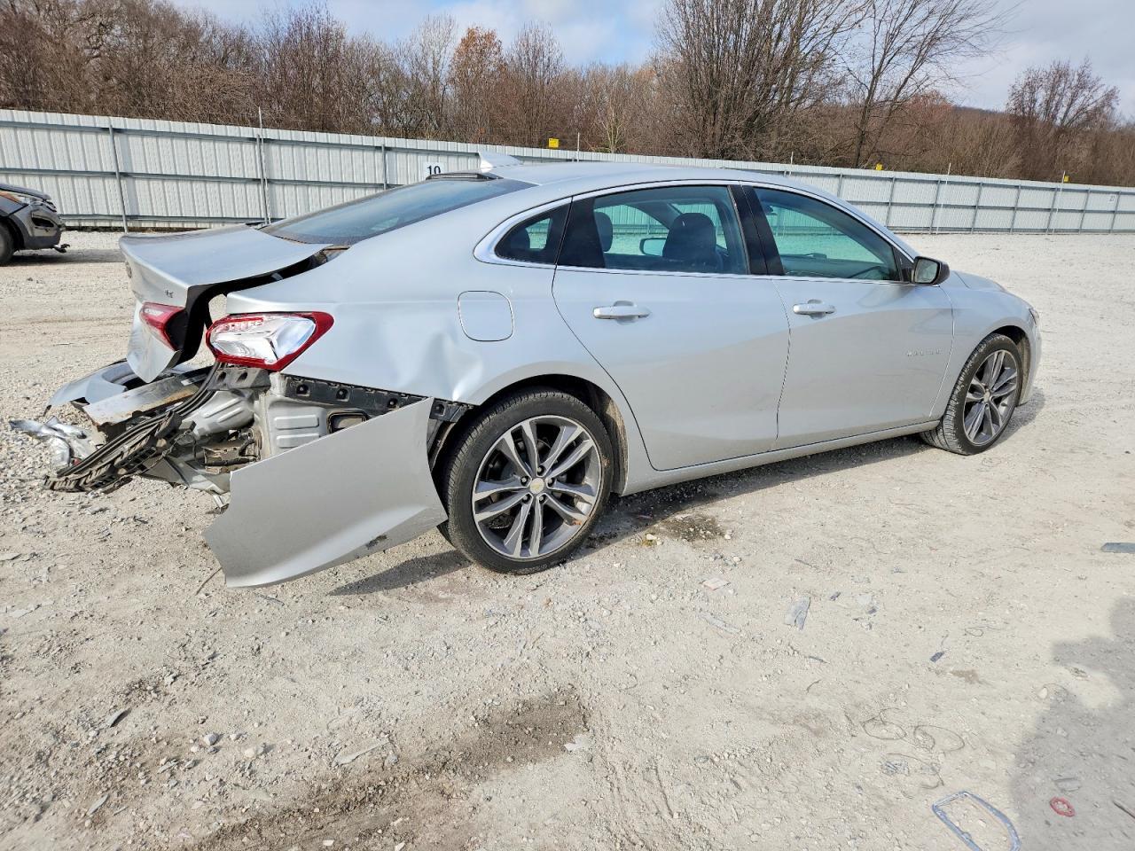 2022 Chevrolet Malibu Lt - Image 3