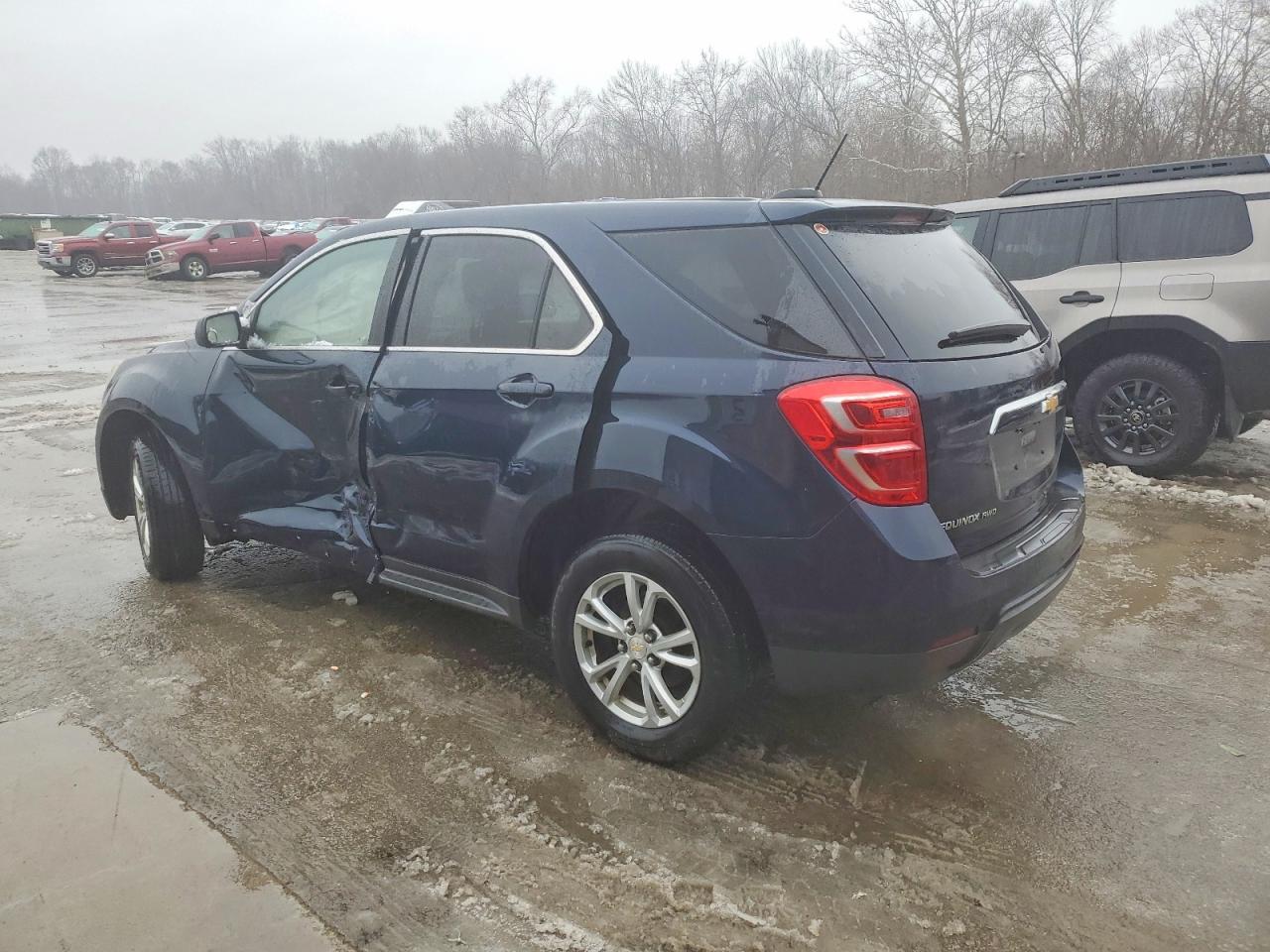 2017 Chevrolet Equinox Ls - Фото 2
