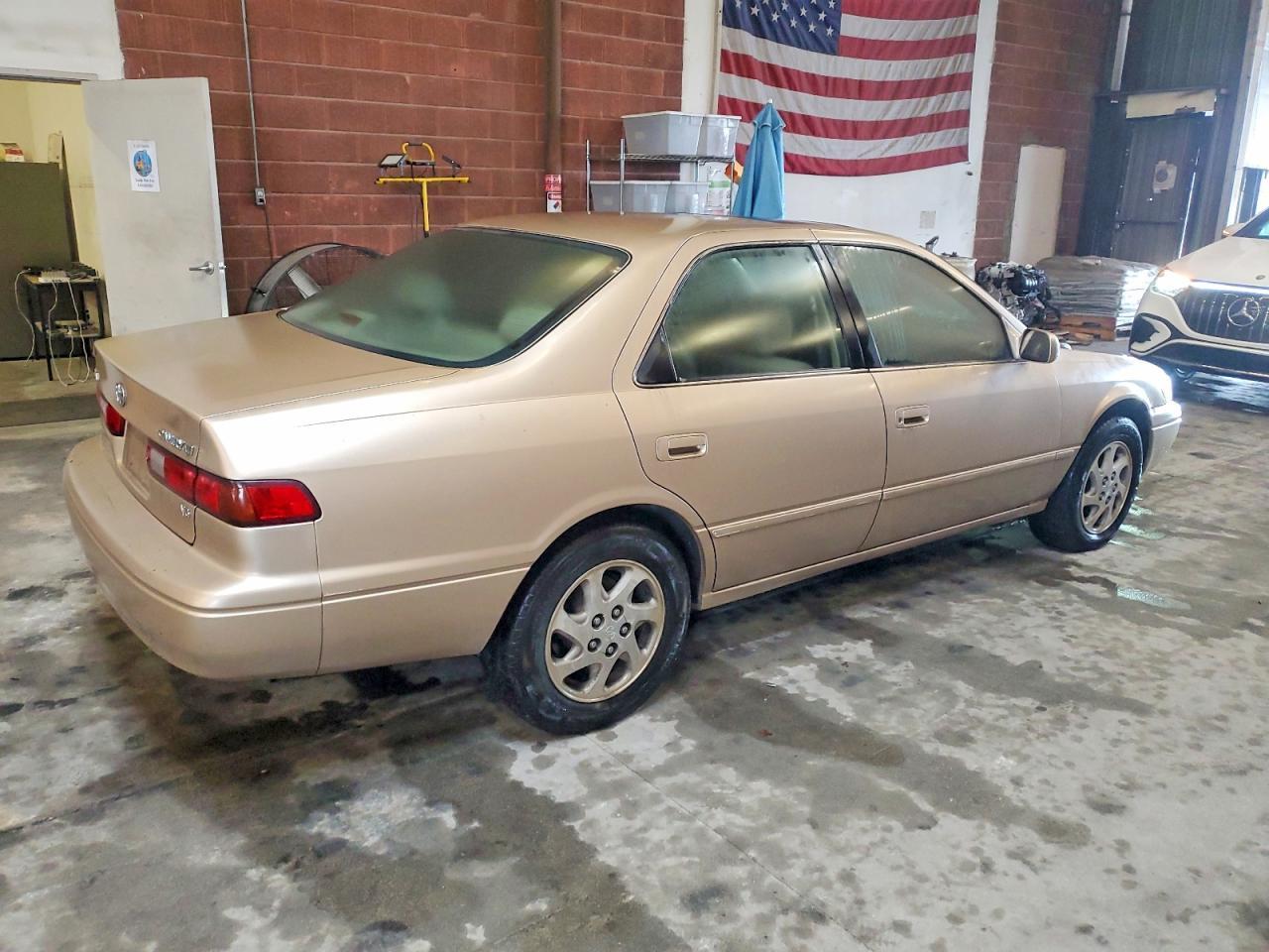 1998 Toyota Camry Le - Image 3