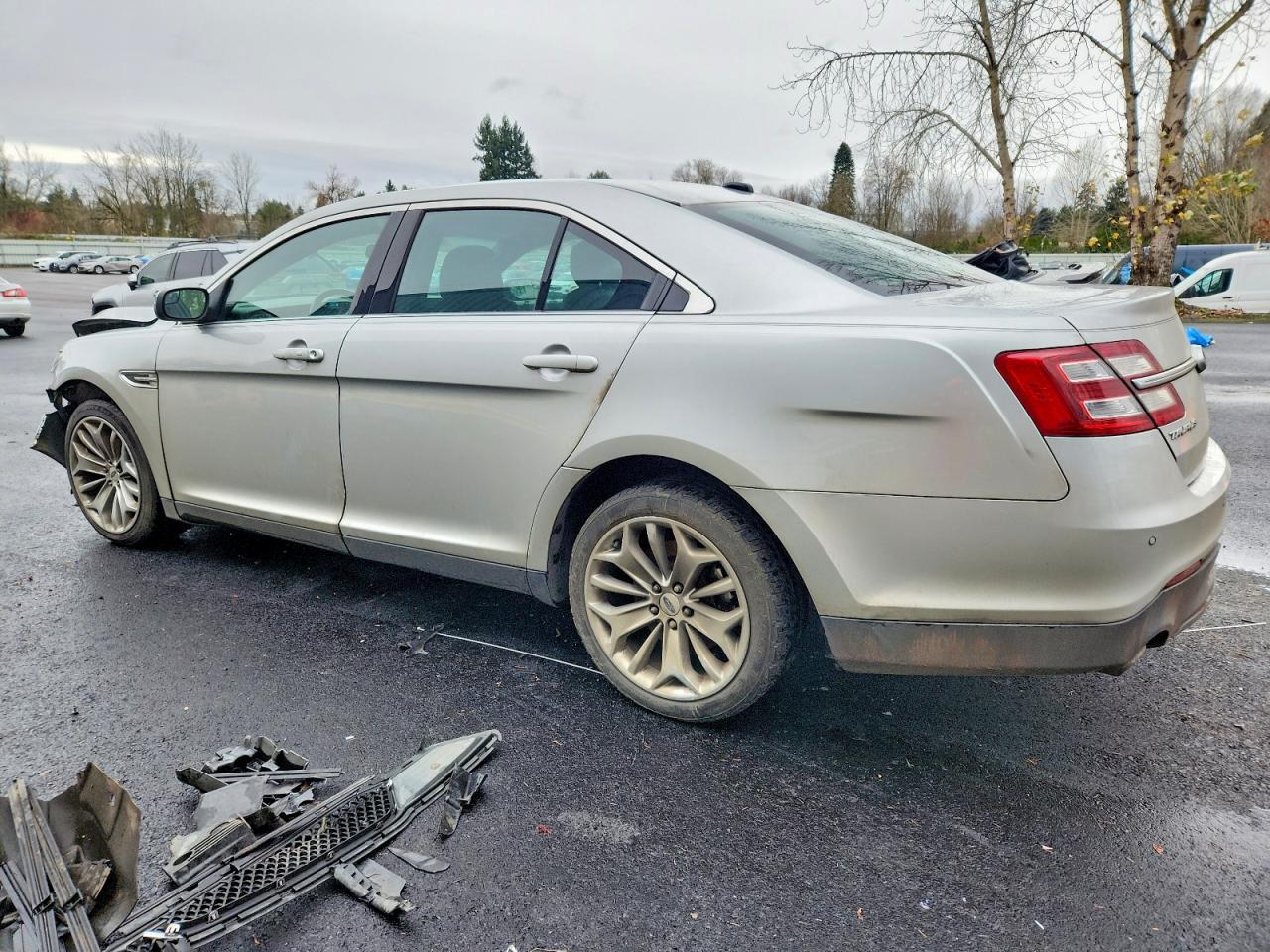 2015 Ford Taurus Limited - Image 2