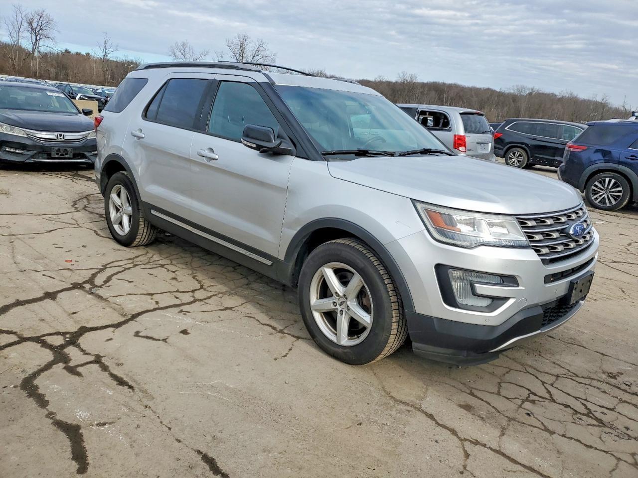 2016 Ford Explorer Xlt - Фото 4