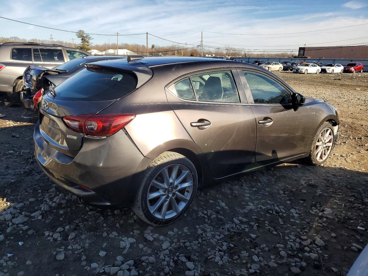 2017 Mazda 3 Grand Touring - Фото 3