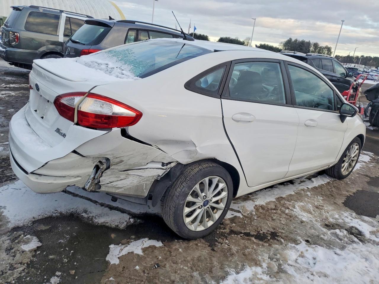 2014 Ford Fiesta Se - Фото 3