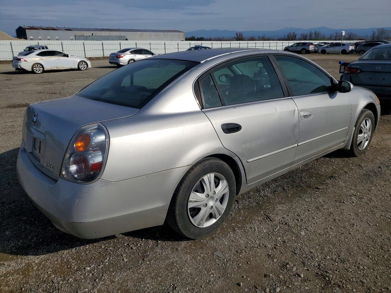 2003 Nissan Altima Base - Фото 3