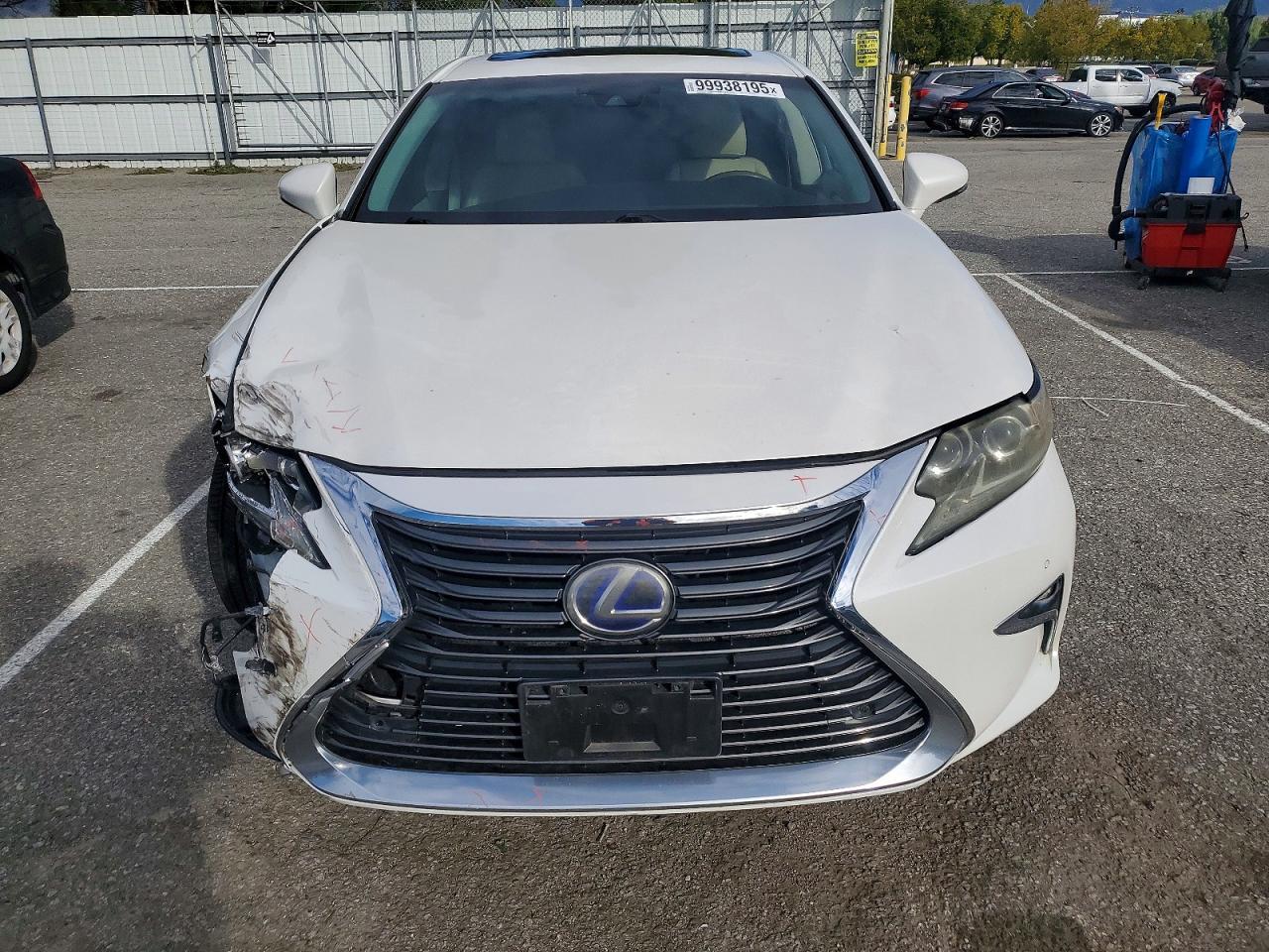 2016 Lexus Es 300H - Фото 5