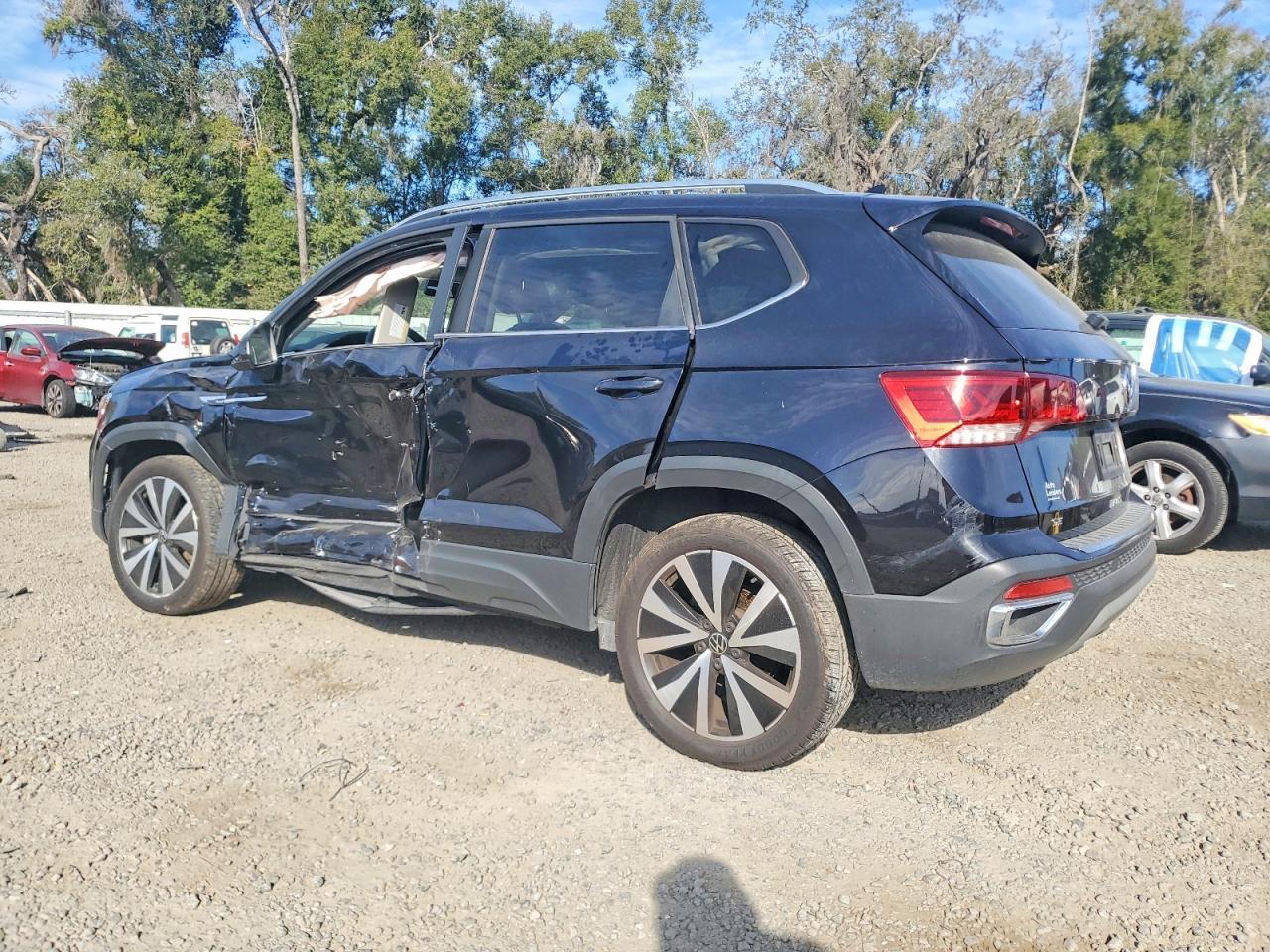 2022 Volkswagen Taos Se - Фото 2