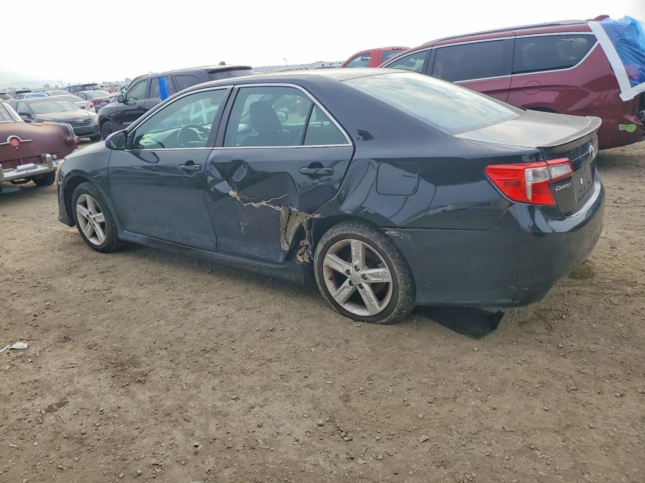 2014 Toyota Camry L - Фото 2