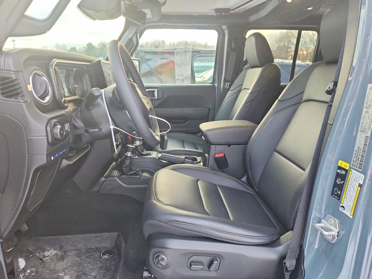 2025 Jeep Wrangler Sahara 4Xe - Image 7