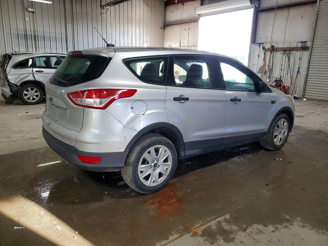 2015 Ford Escape S - Фото 3