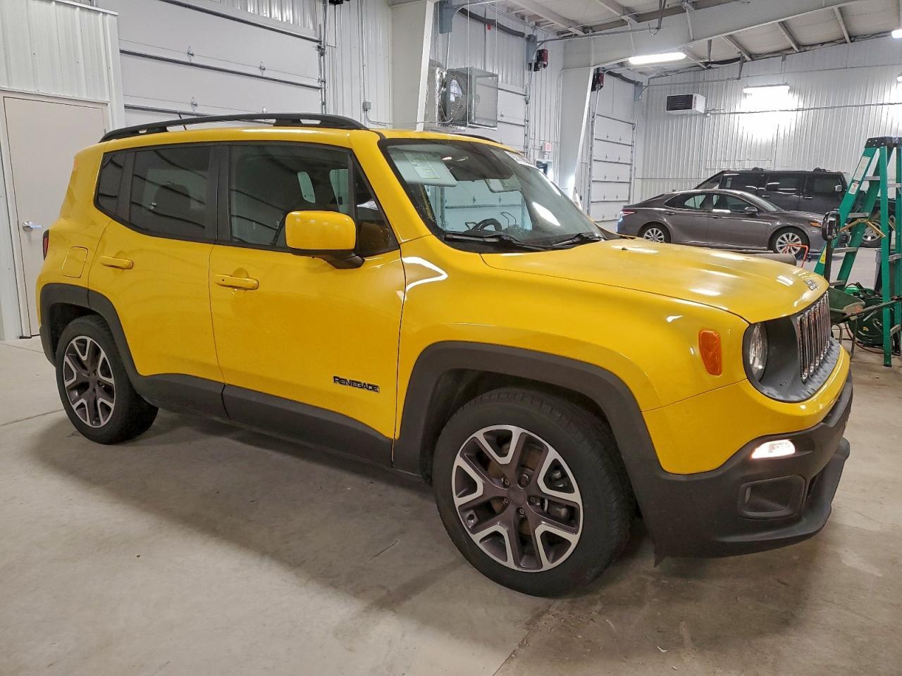 2015 Jeep Renegade Latitude - Image 4