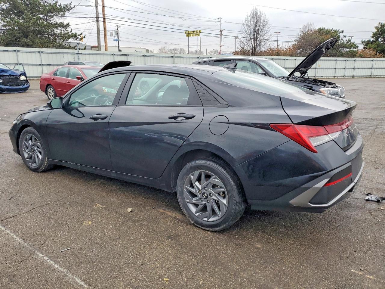 2024 Hyundai Elantra Blue - Фото 2