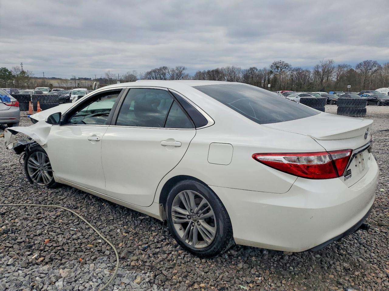 2015 Toyota Camry Se - Фото 2