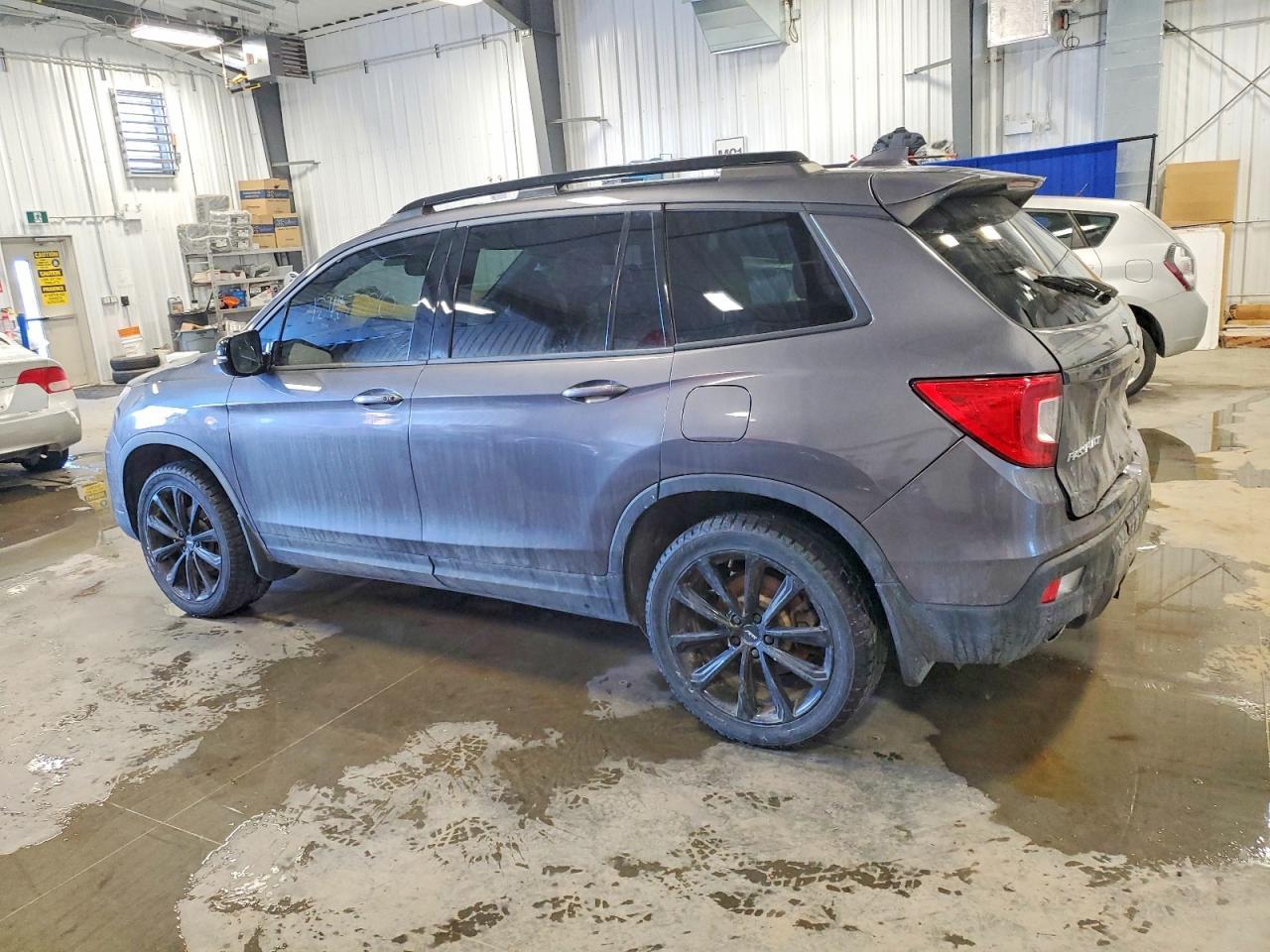 2019 Honda Passport Touring - Image 2