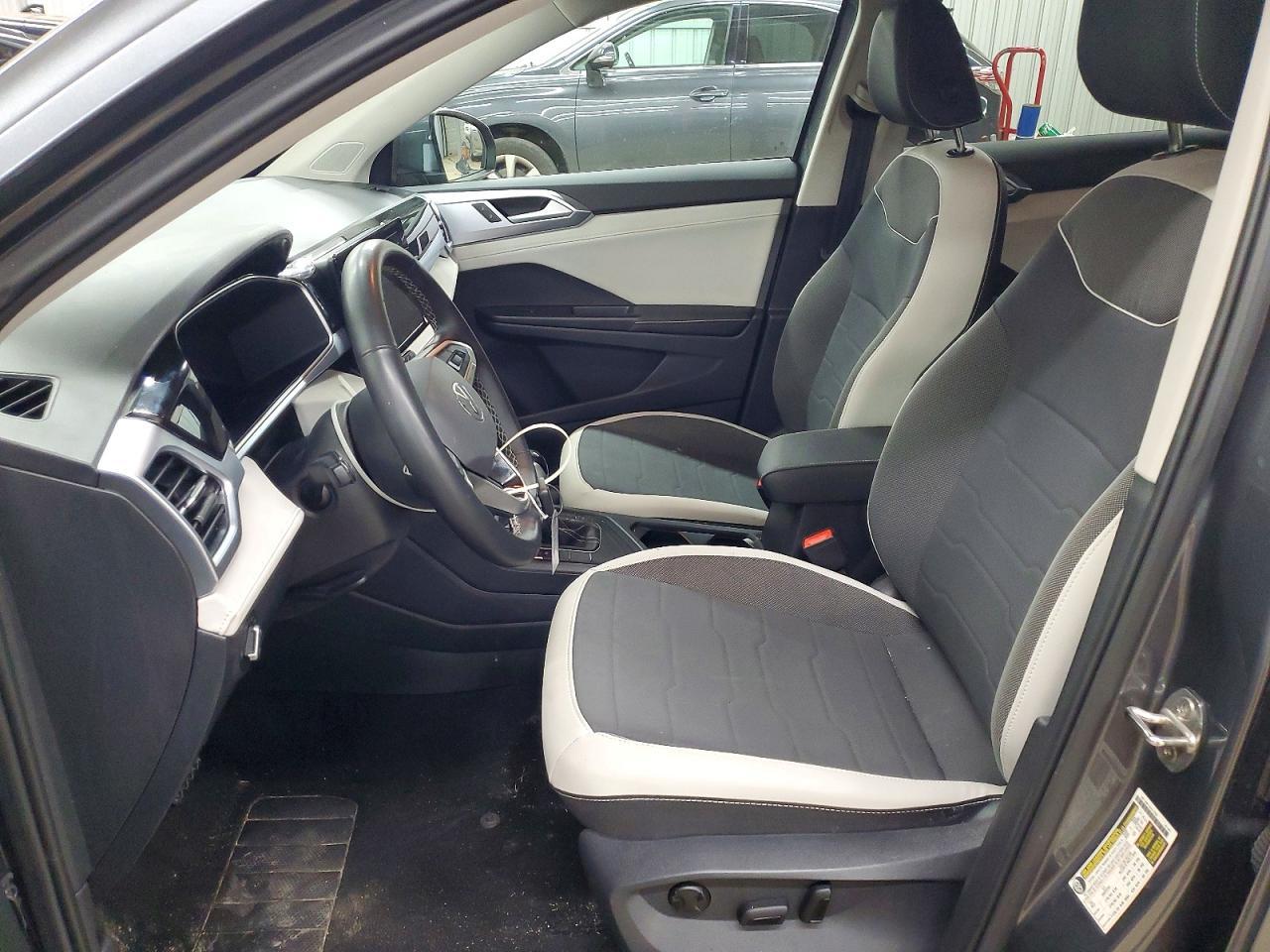 2025 Volkswagen Taos Se - Фото 7