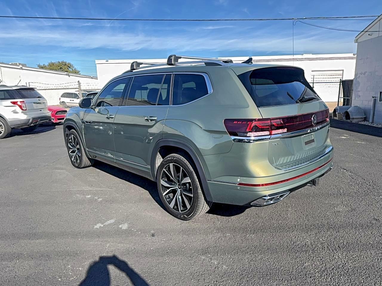 2025 Volkswagen Atlas Sel Premium R-Line - Image 3