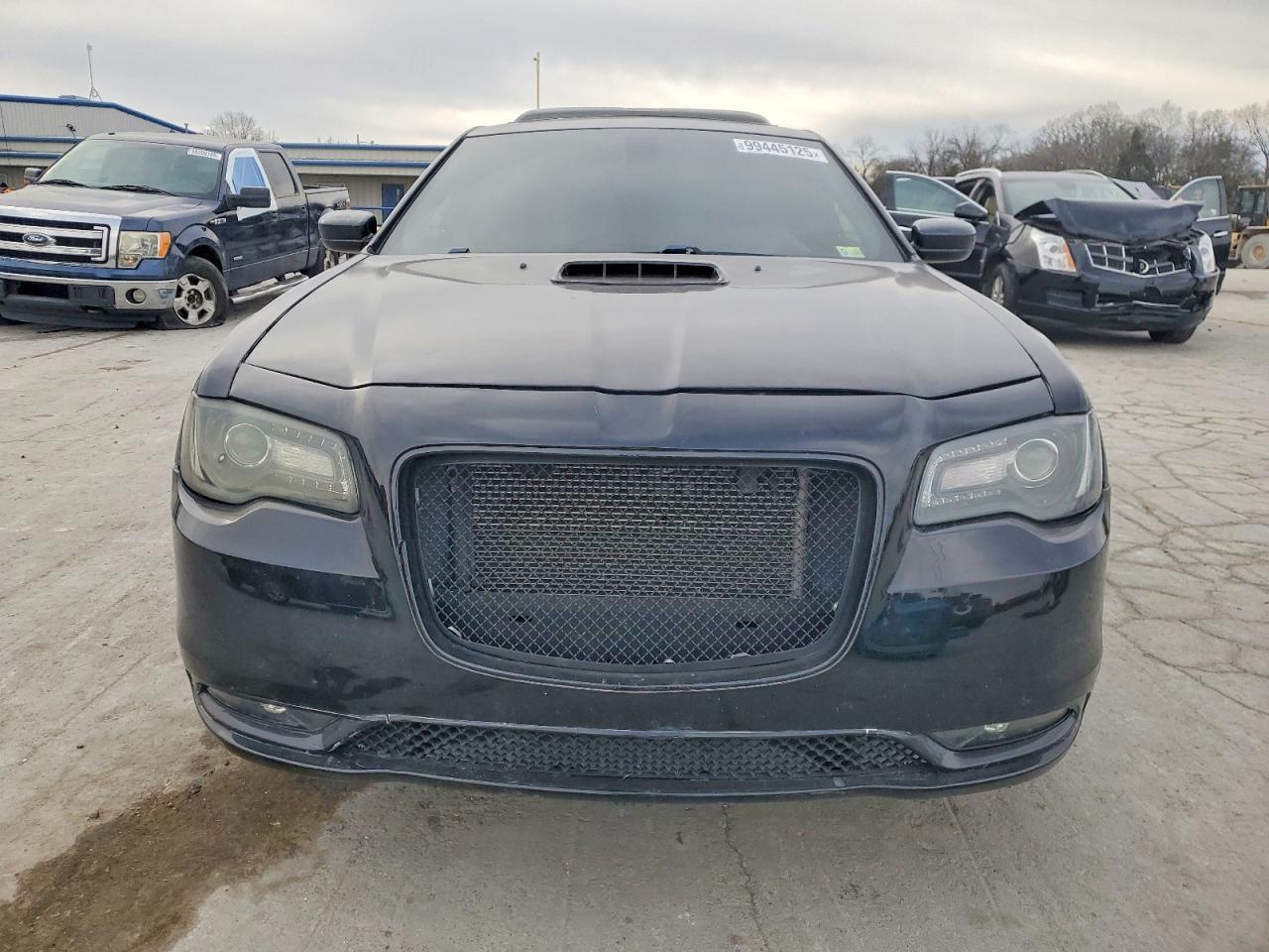 2016 Chrysler 300C - Image 5