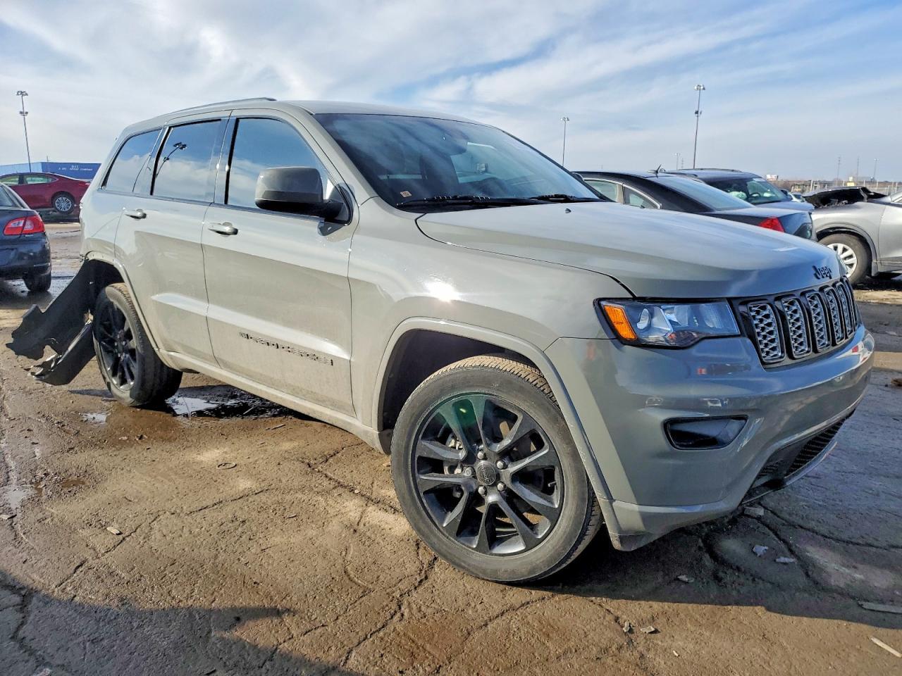 2022 Jeep Grand Cherokee Laredo E - Фото 4