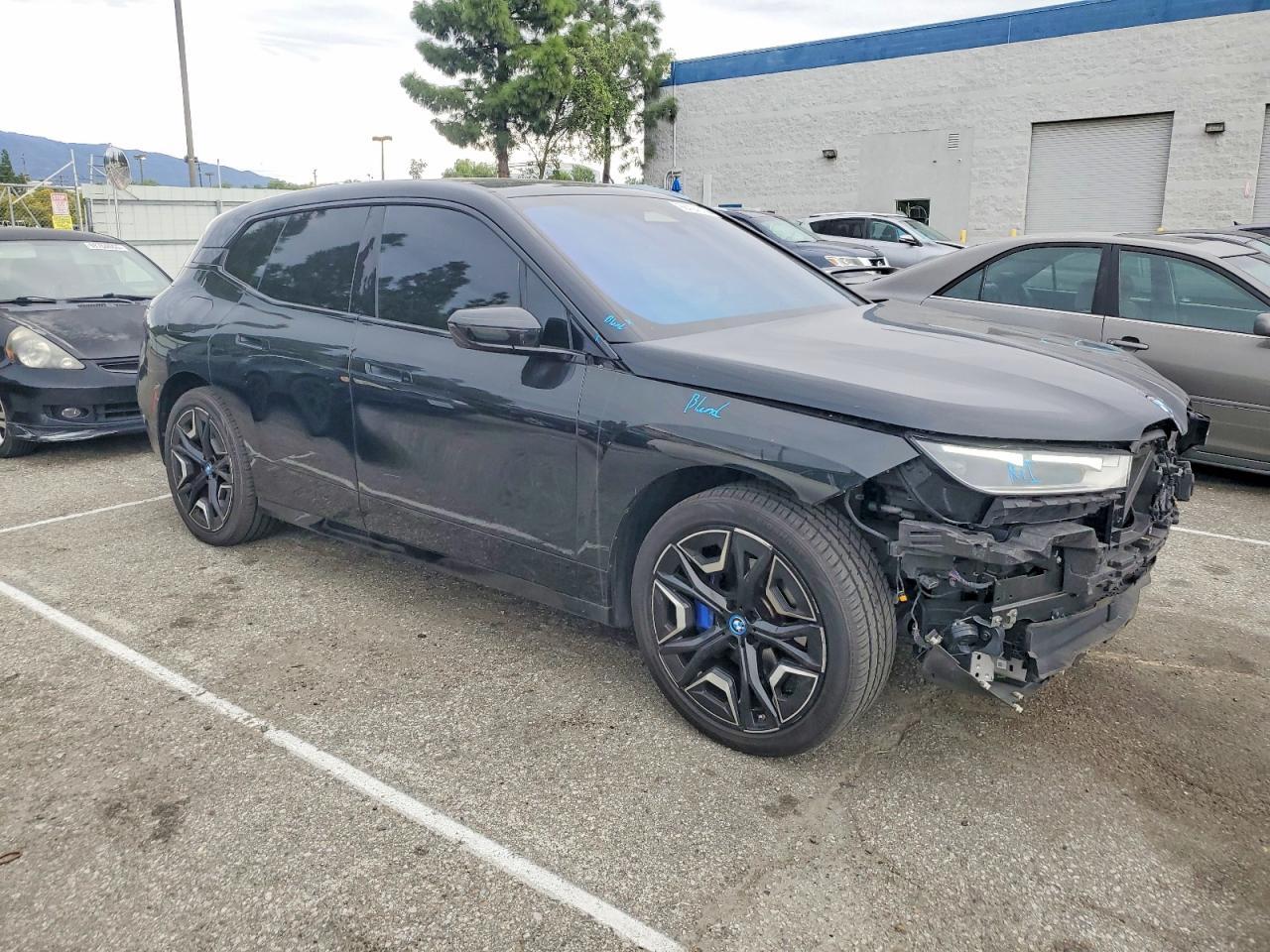 2024 BMW Ix xDrive50 - Фото 4