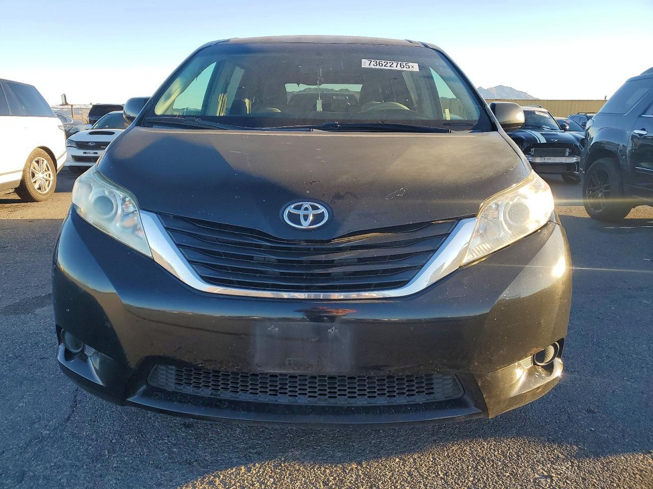 2013 Toyota Sienna Le - Image 5