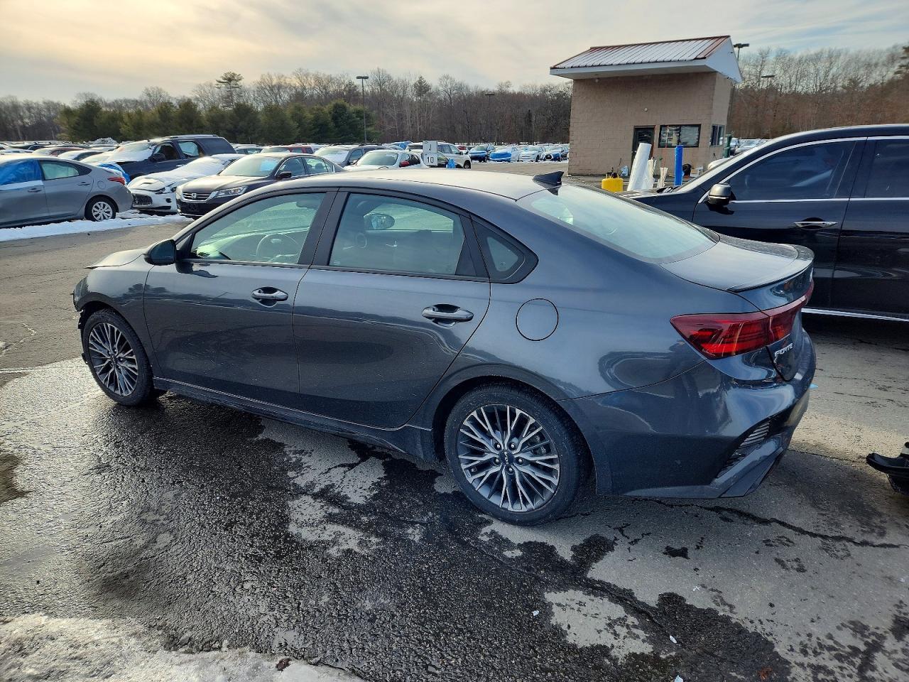 2023 Kia Forte Gt Line - Image 2
