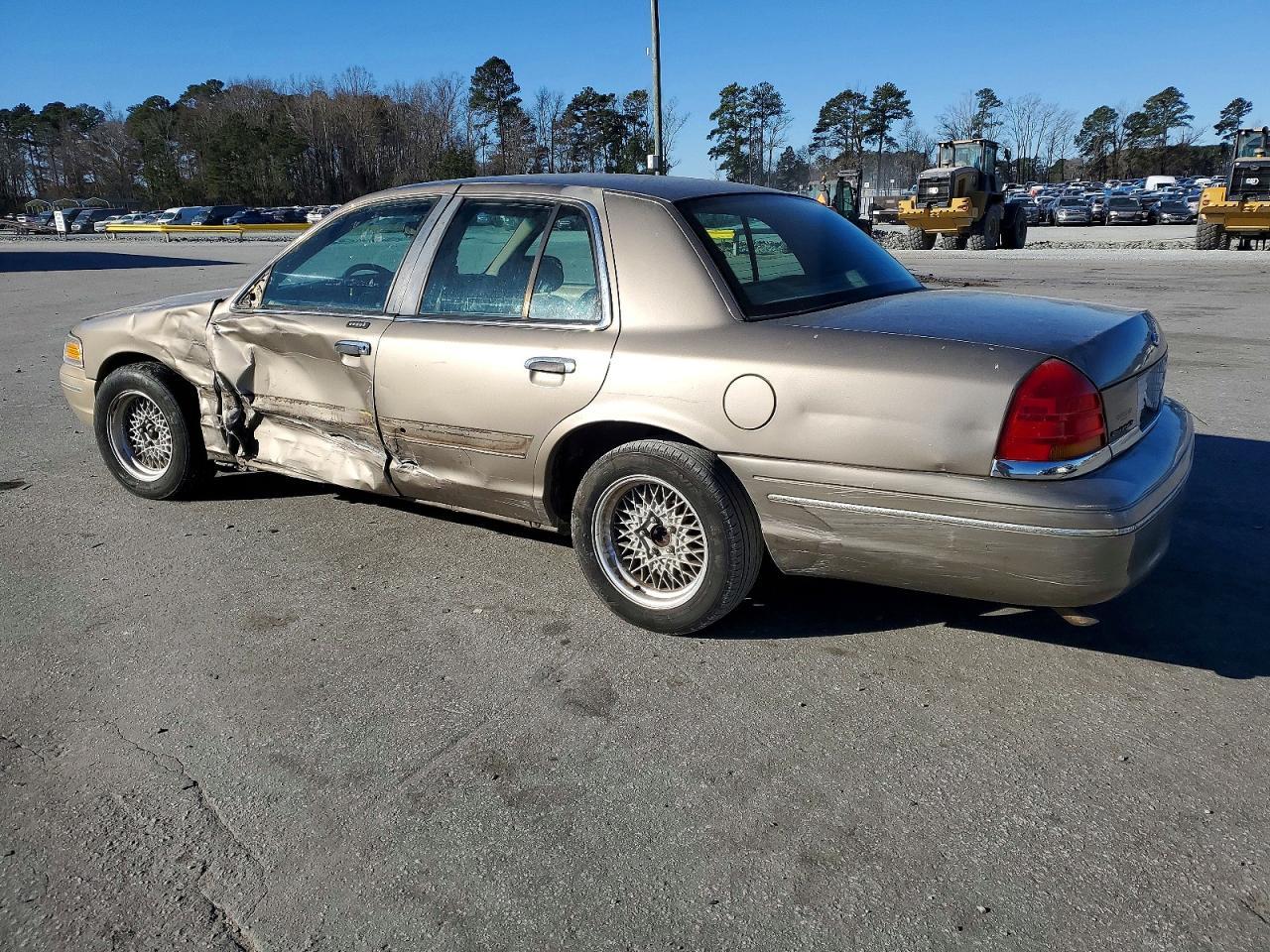 2001 Ford Crown Victoria Lx - Фото 2