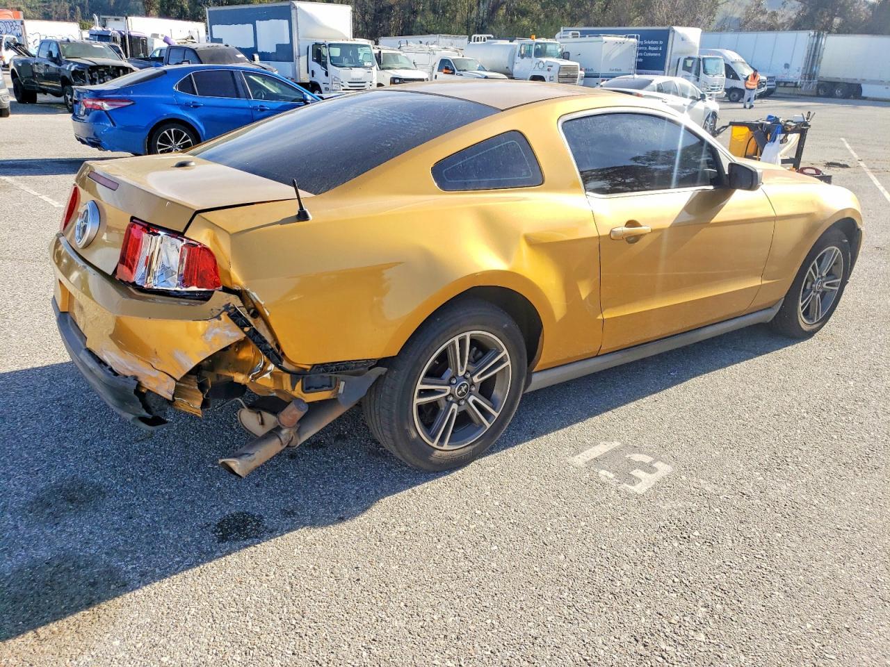 2010 Ford Mustang - Фото 3